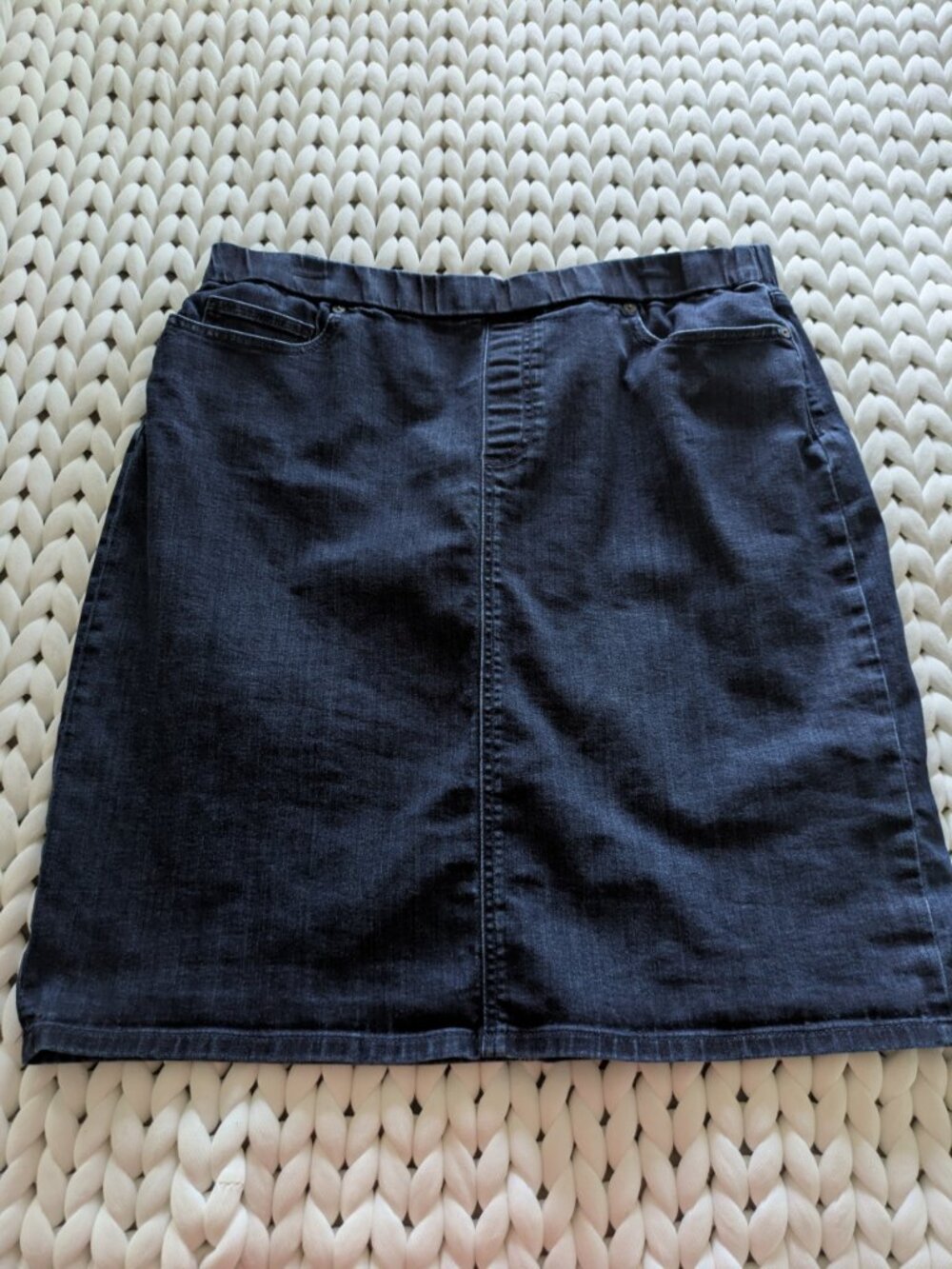 Land's End Knee Length Jean Skirt with Elastic Waist, size 16 Petit
